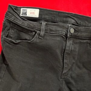 GAP women’s black faded Skinny Jeans